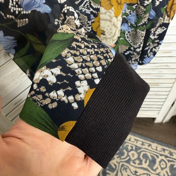 CABI 3762 Womens LARGE Snake Charmer Sheer Dark Floral Blouse Top Balloon Sleeve - Picture 10 of 16